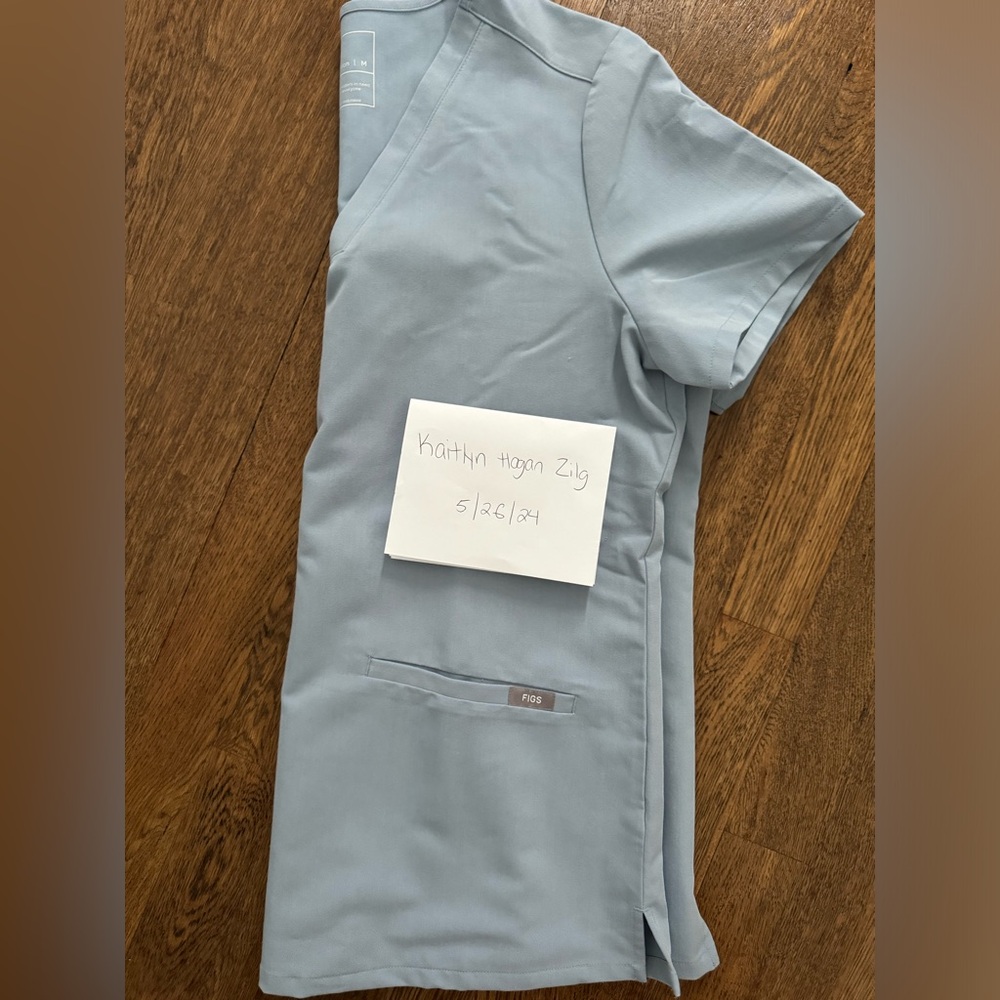 FIGS Blue/Grey Casma 3 Pocket Top- M- color called dusty blue